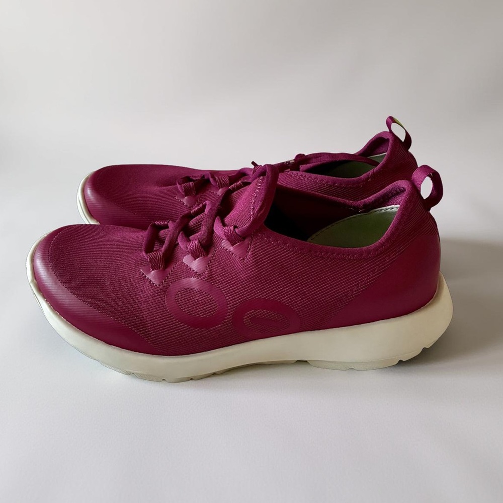 LIKE NEW OOFOS Magenta Athletic Shoes